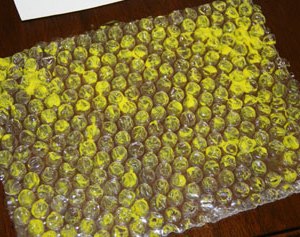 вулик-craft-painted-bubble-wrap